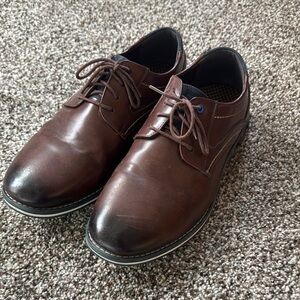Brown Oxford Shoes with Leather Material and Polished Finish